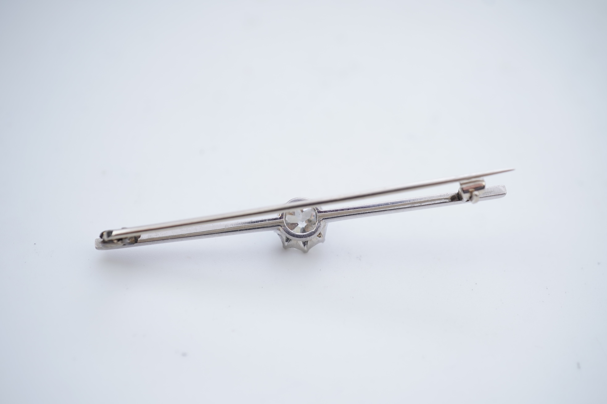 A diamond bar brooch, early 20th century